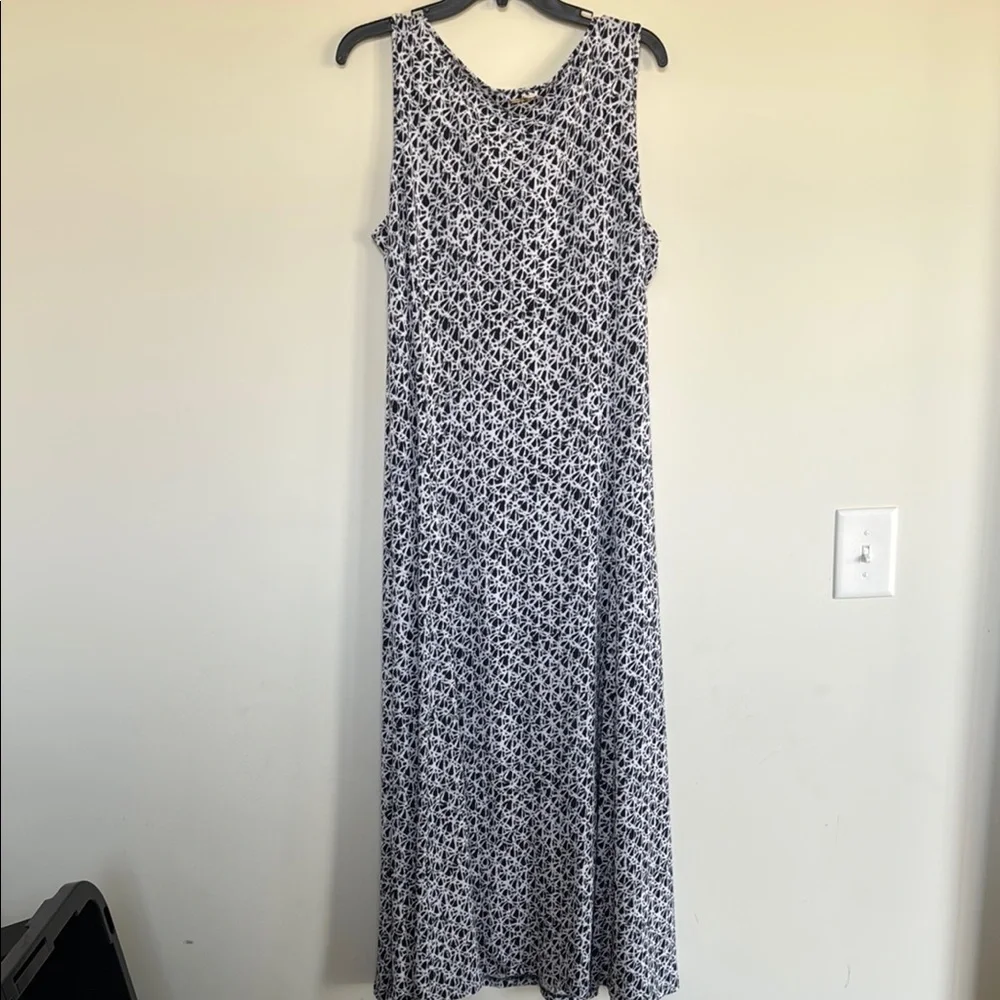 Michael Kors Elegant Black and White Sleeveless Dress
